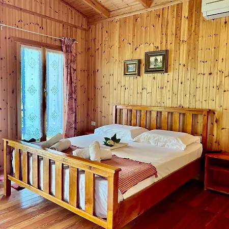 Blen Grand 3* Μπεράτ